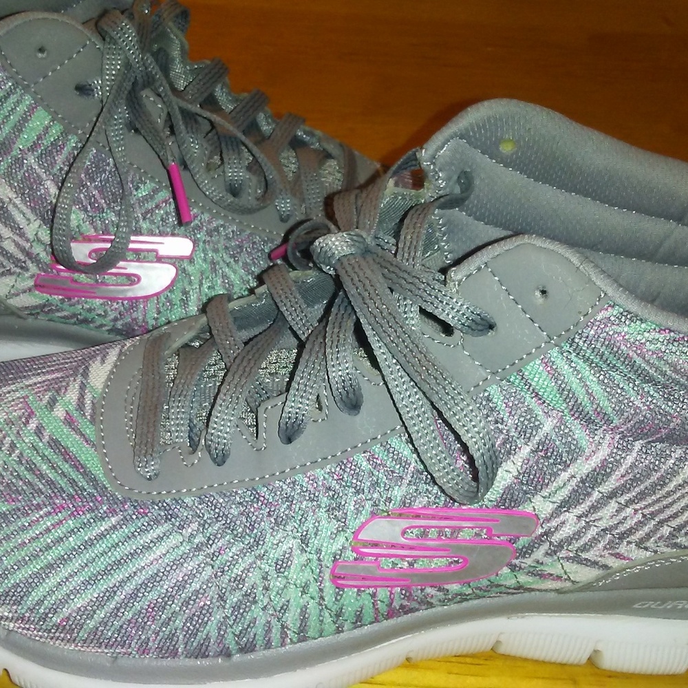 Air-cooled memory foam sneakers